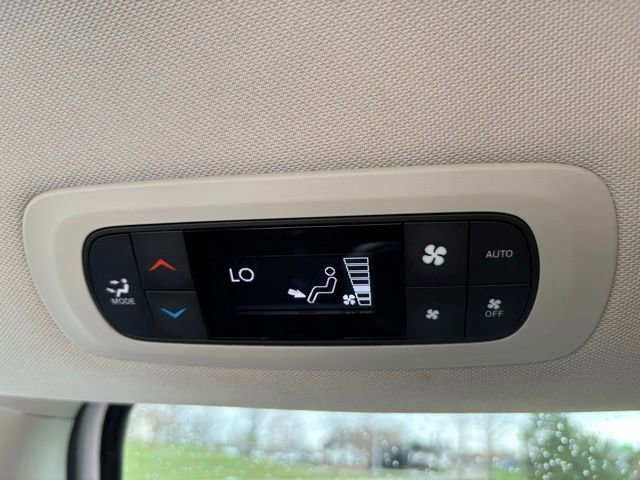 Used 2024 Chrysler Pacifica Touring-L image 26