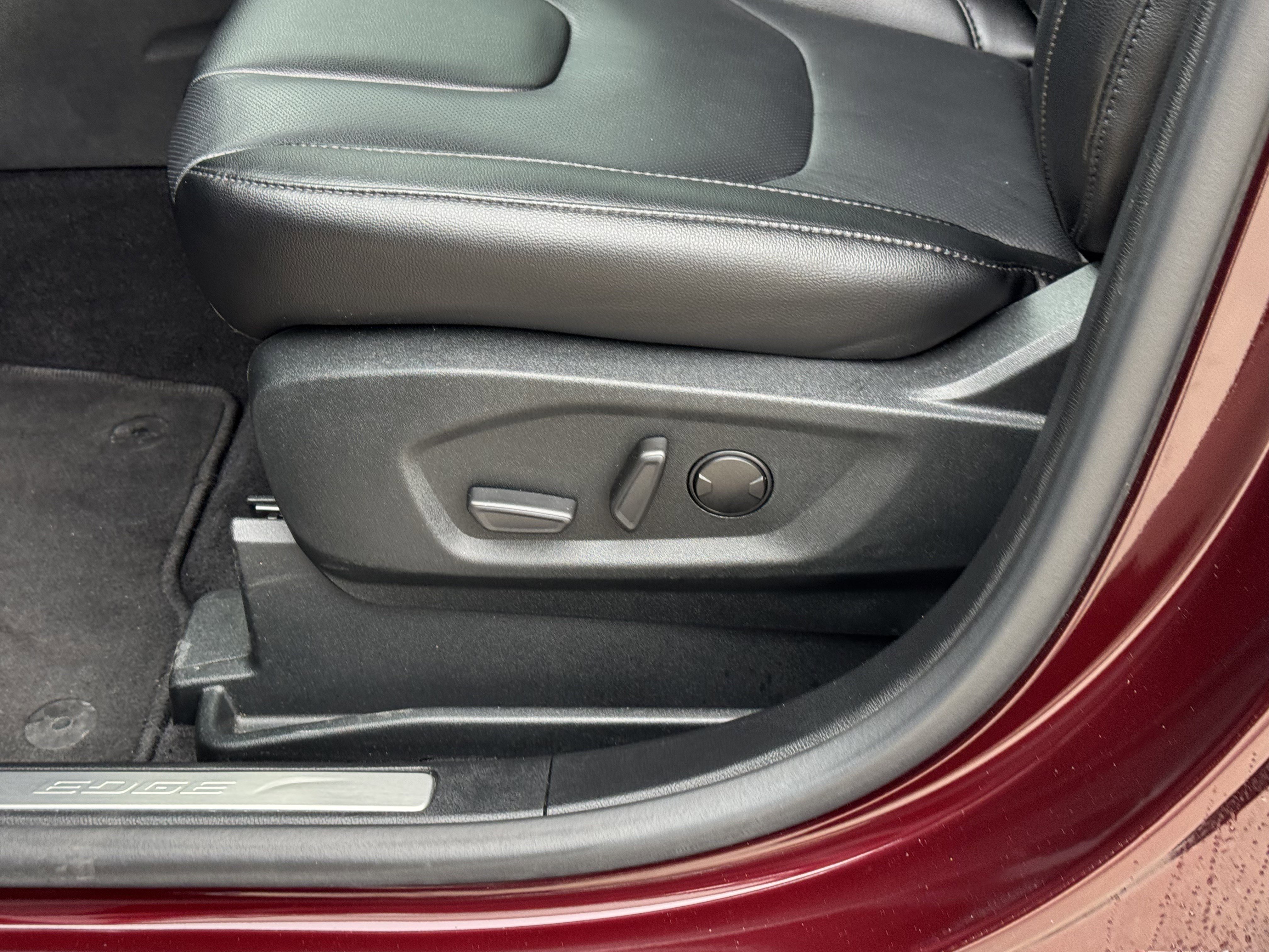 Certified 2022 Ford Edge Titanium w/ Equipment Group 301A image 18