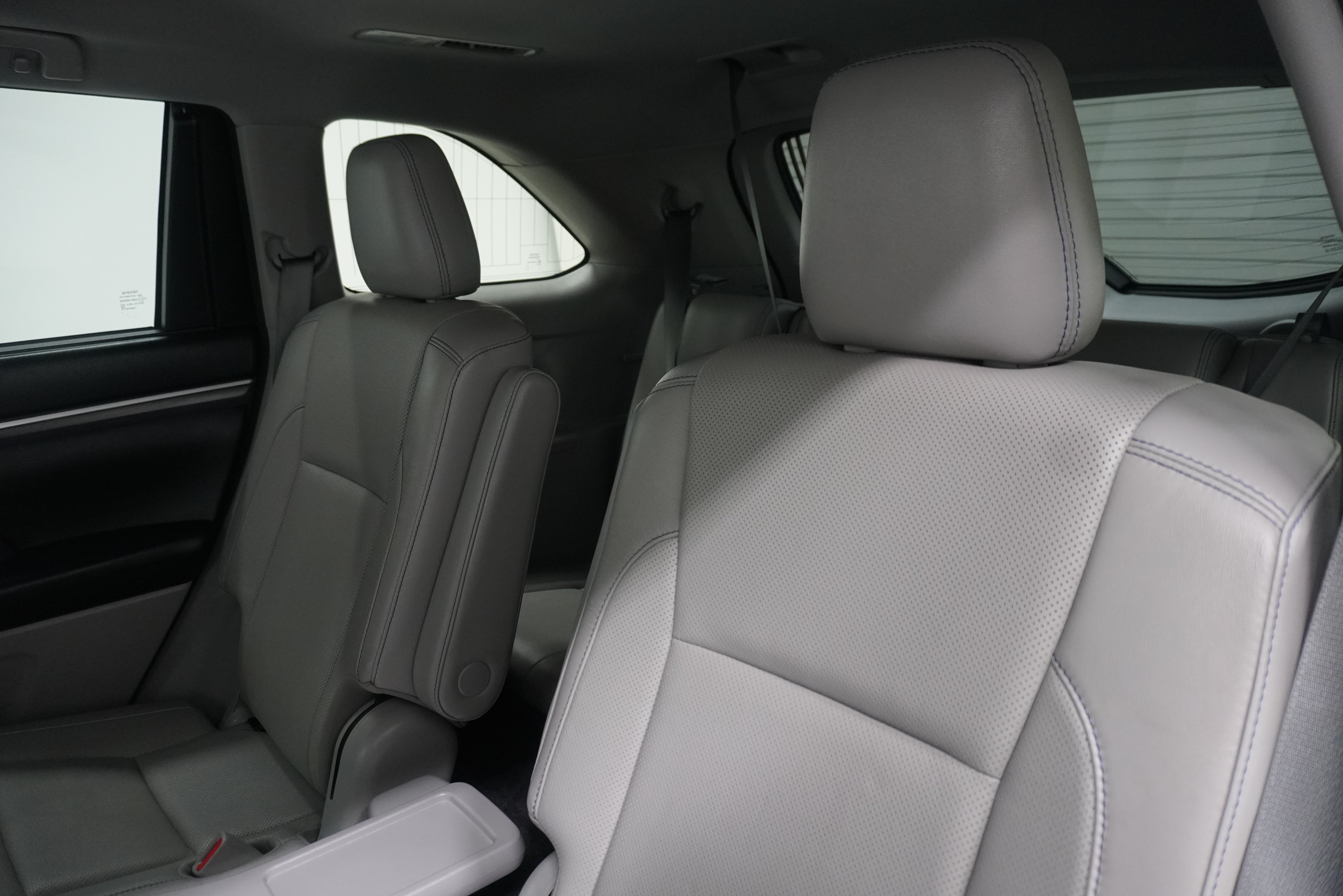 Used 2018 Toyota Highlander Limited FWD image 13