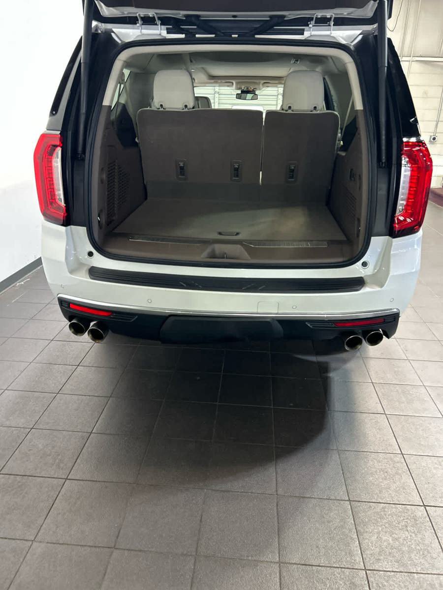 Used 2023 GMC Yukon XL Denali AWD/4WD image 12