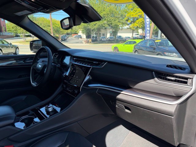 Used 2023 Jeep Grand Cherokee Altitude AWD/4WD image 26