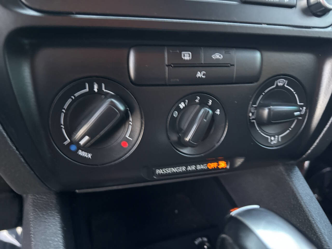 Used 2012 Volkswagen Jetta Sedan image 25