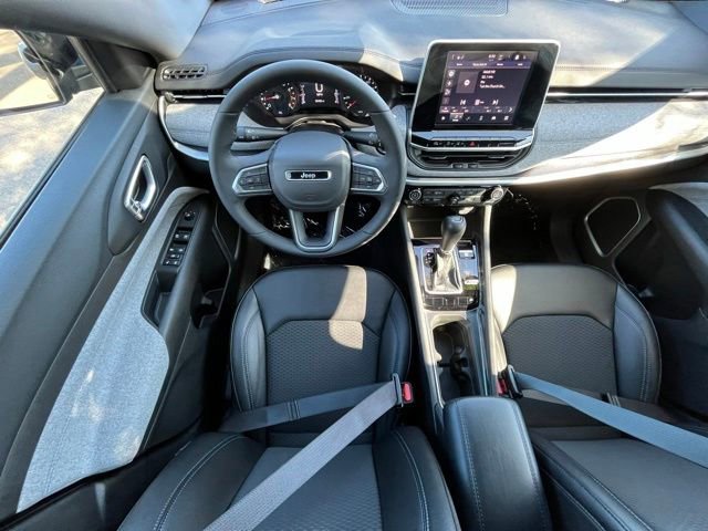 Used 2025 Jeep Compass Latitude AWD/4WD image 23