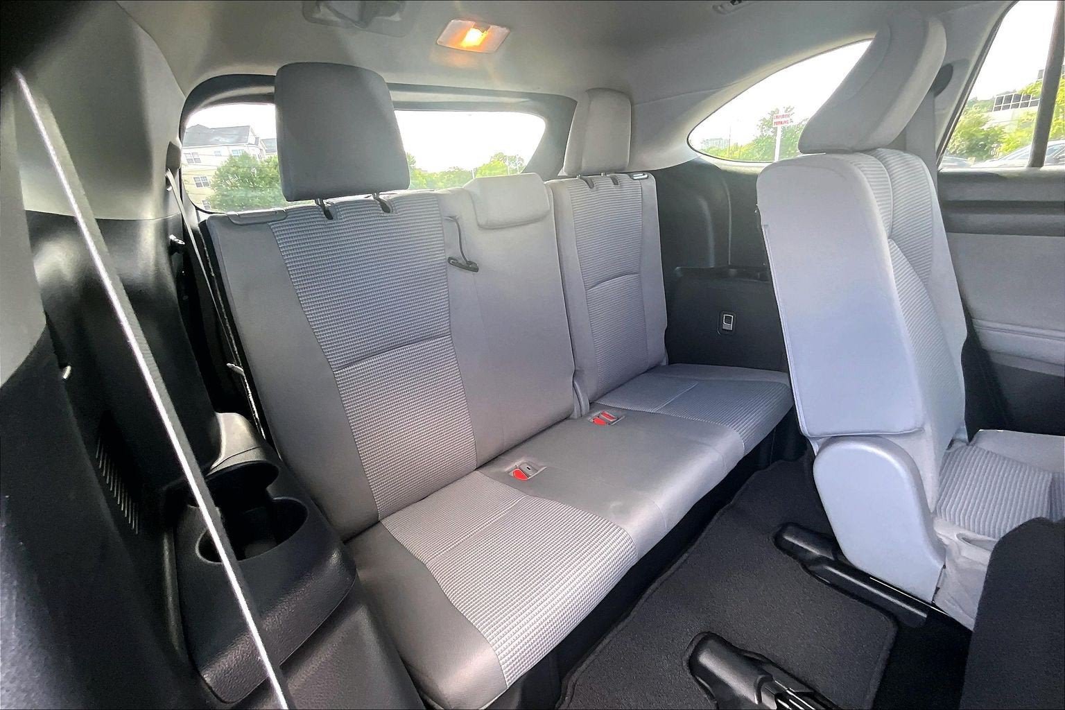 Used 2022 Toyota Highlander LE AWD/4WD image 26