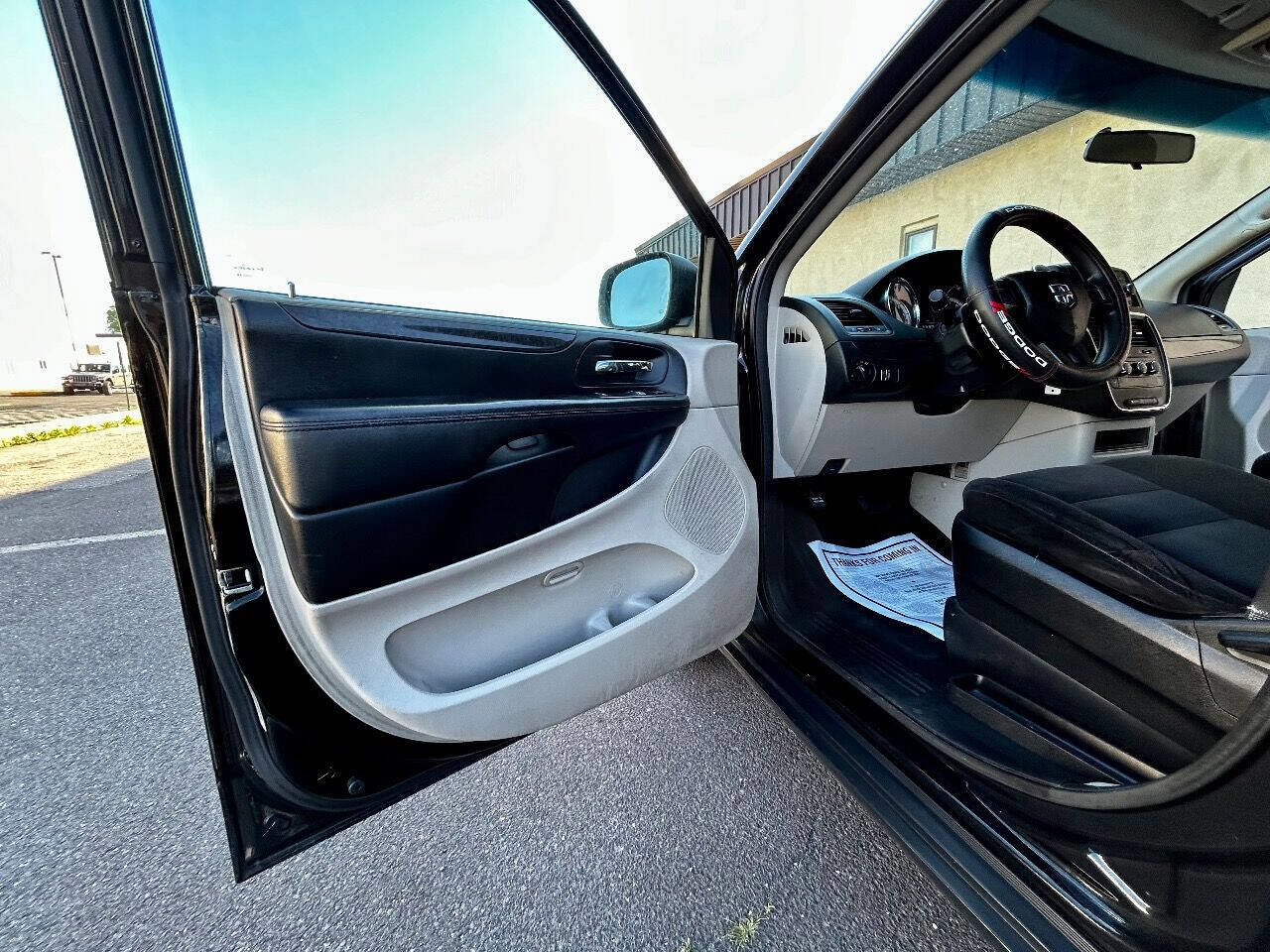 Used 2016 Dodge Grand Caravan image 25