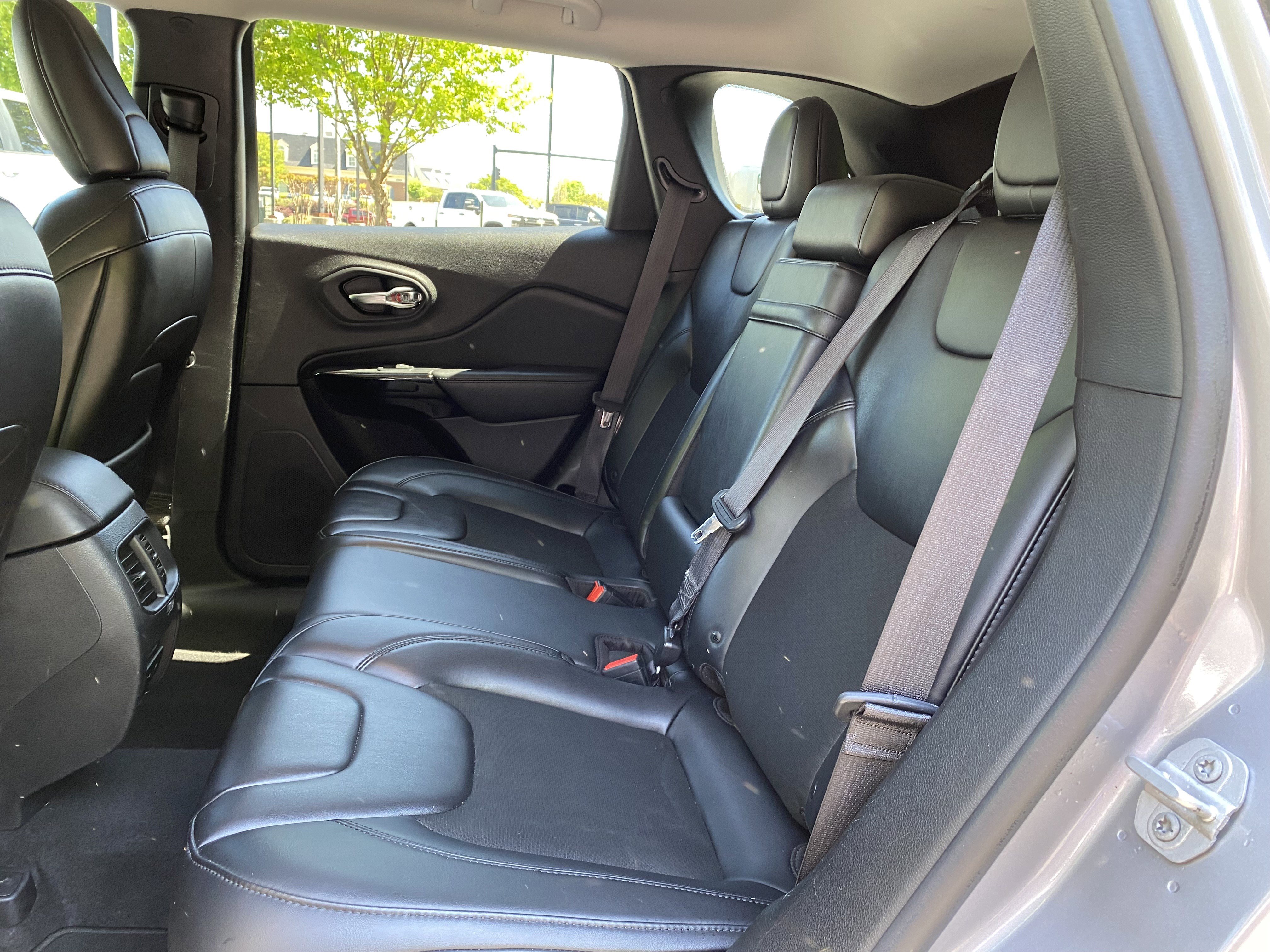 Used 2019 Jeep Cherokee Latitude Plus image 36