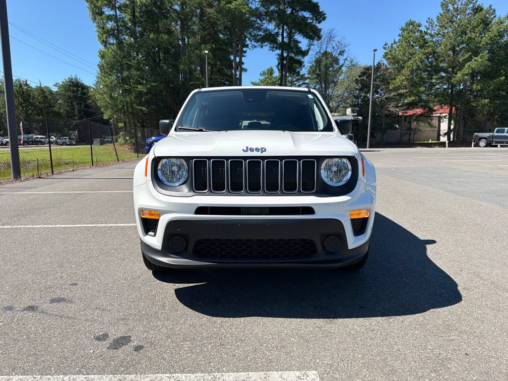 Used 2023 Jeep Renegade Latitude AWD/4WD image 3