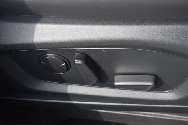 Used 2022 Ford Explorer XLT w/ Equipment Group 202A AWD/4WD image 12