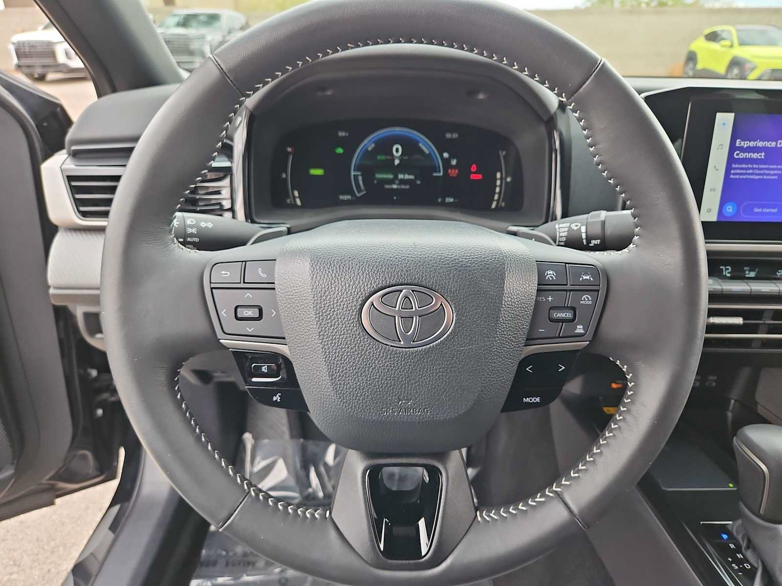 Used 2025 Toyota Camry SE w/ Convenience Package FWD image 22