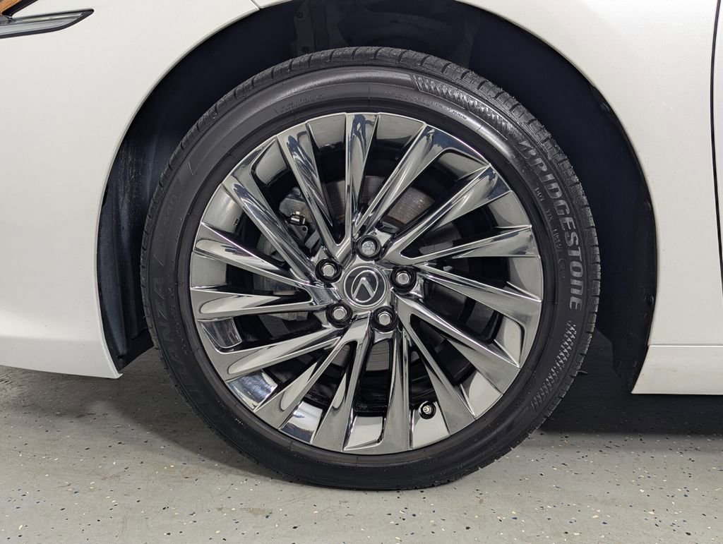 Used 2024 Lexus ES 350 Luxury w/ Technology Package image 9