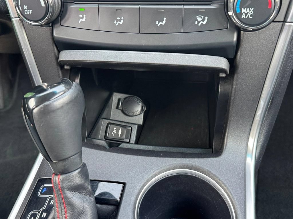 Used 2015 Toyota Camry SE w/ Moonroof Package FWD image 13