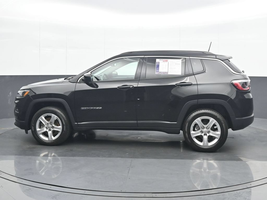 Used 2022 Jeep Compass Latitude w/ Convenience Group AWD/4WD image 3