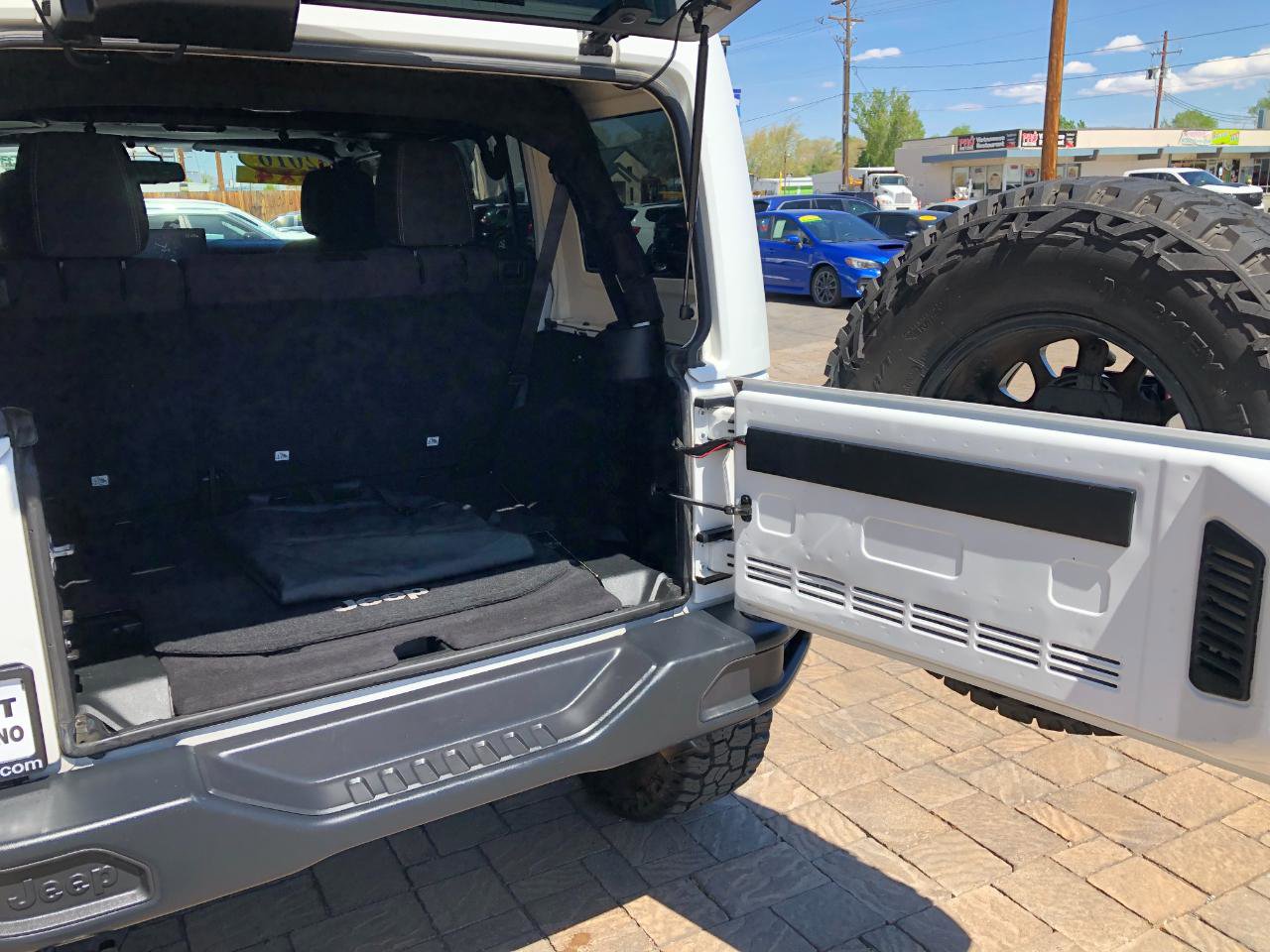 Used 2016 Jeep Wrangler Unlimited Rubicon image 24