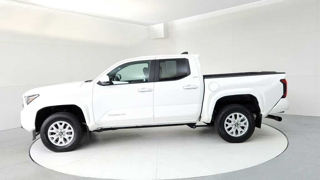 Certified 2024 Toyota Tacoma SR5 AWD/4WD image 3