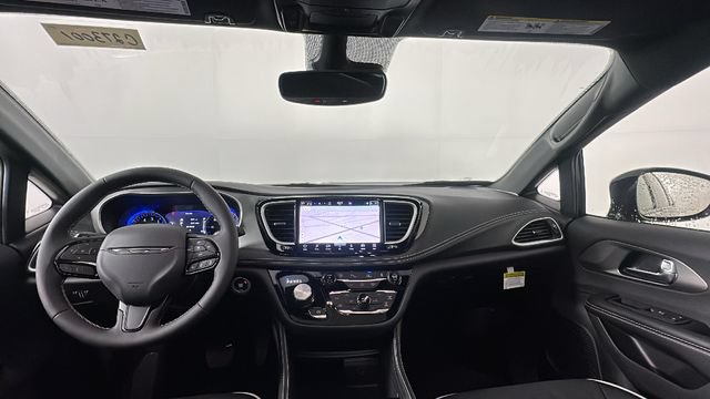 New 2027 Chrysler Pacifica Limited w/ S Appearance Package AWD/4WD image 19