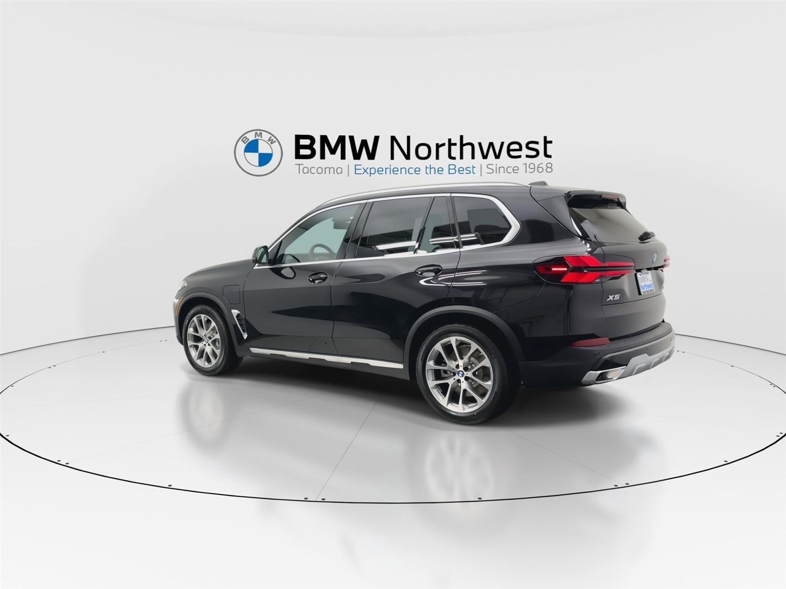 New 2026 BMW X5 xDrive50e w/ Climate Comfort Package image 12