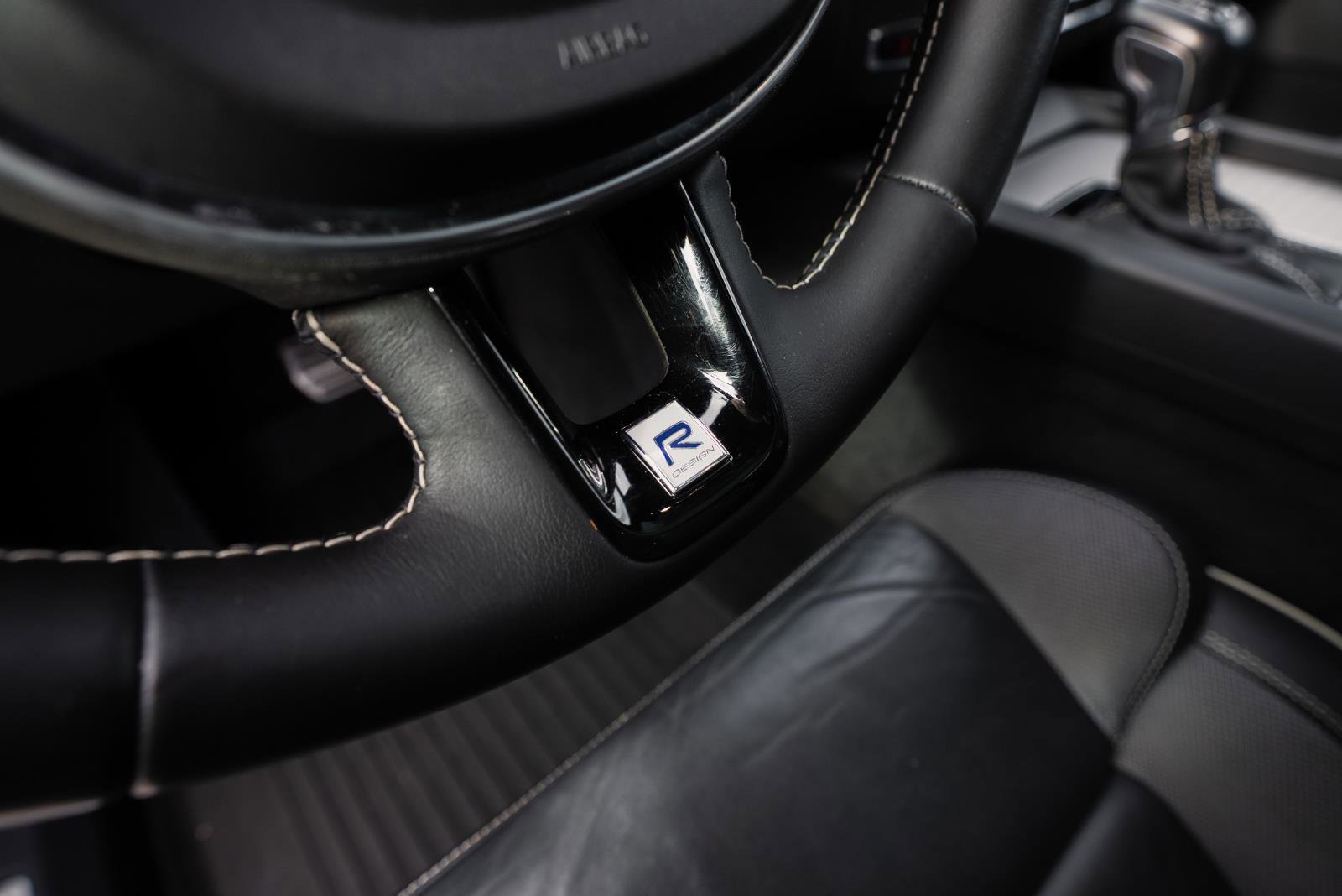 Used 2020 Volvo XC60 T6 R-Design image 26