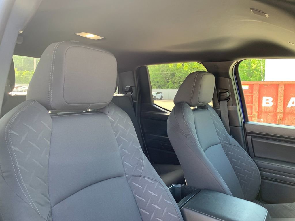 Used 2025 Toyota Tacoma SR5 AWD/4WD image 18