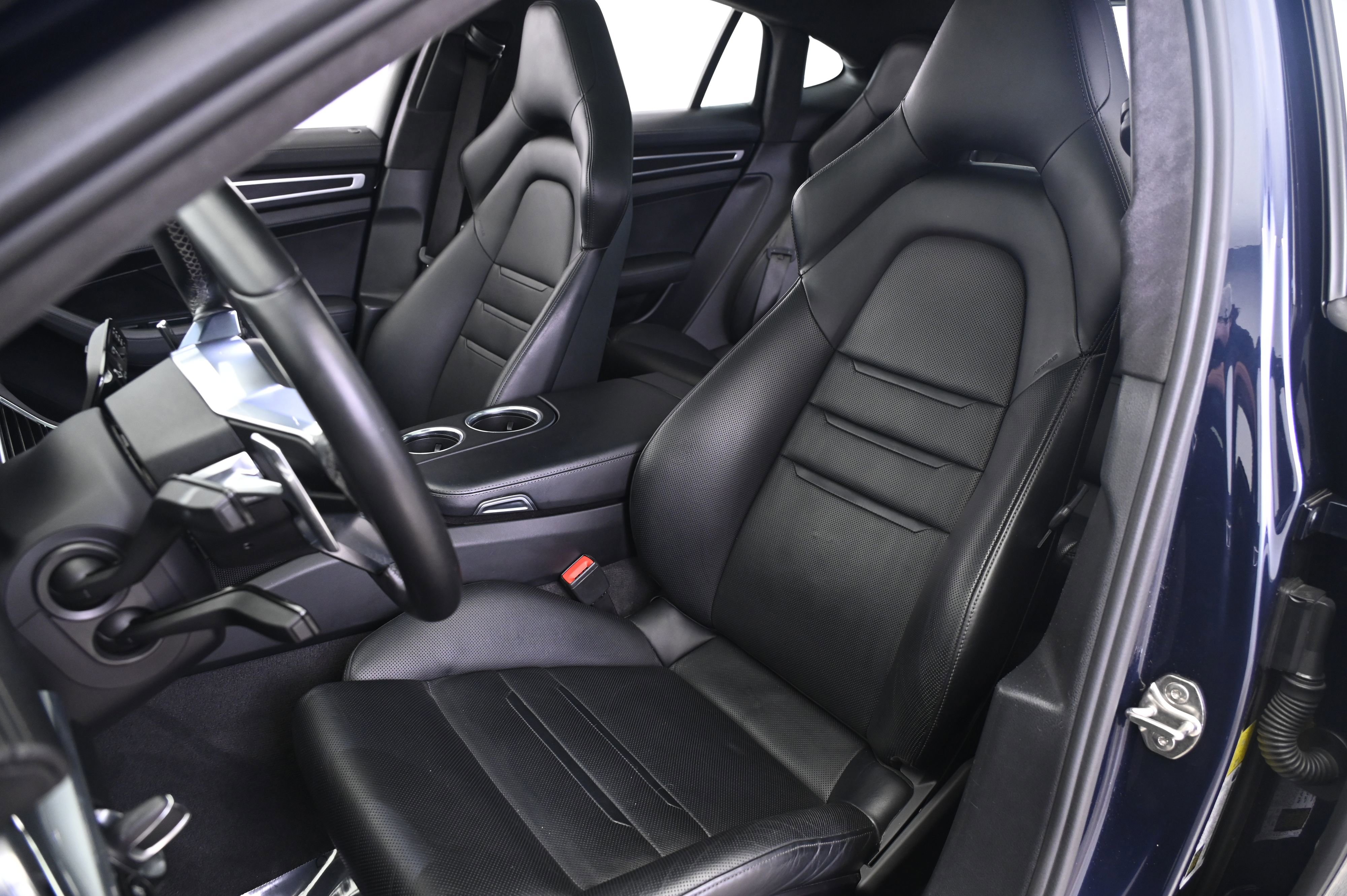 Certified 2020 Porsche Panamera GTS image 5