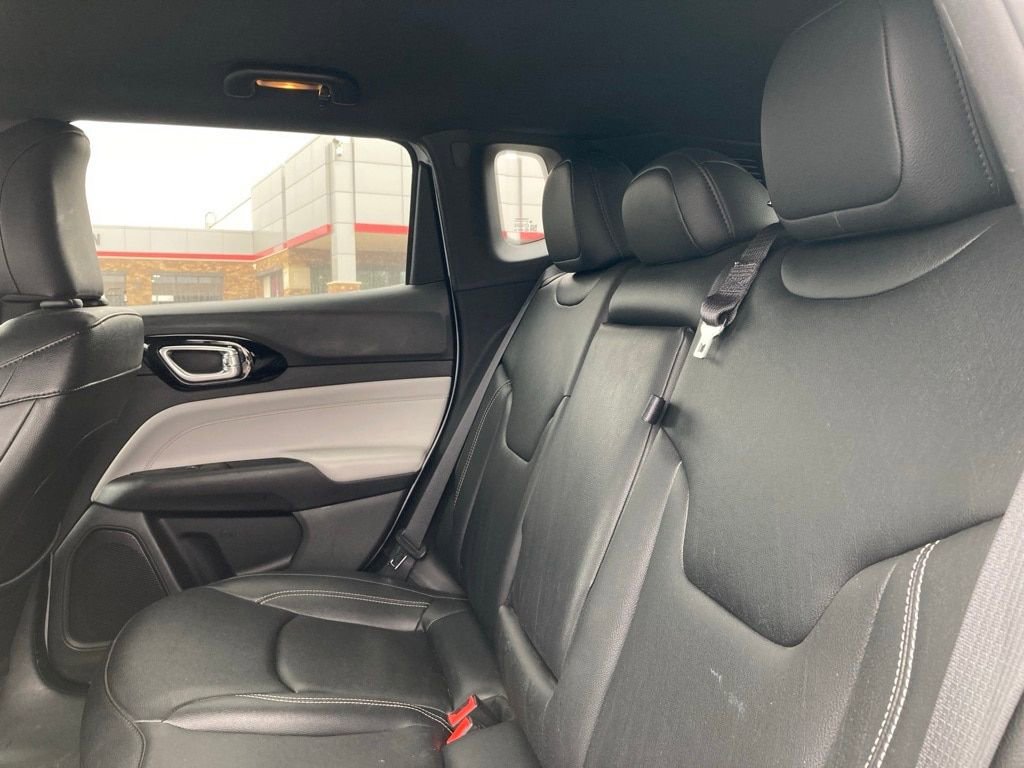 Used 2025 Jeep Compass Limited image 11