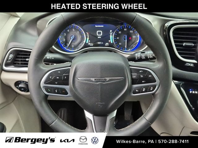 Used 2024 Chrysler Pacifica Touring-L FWD image 16