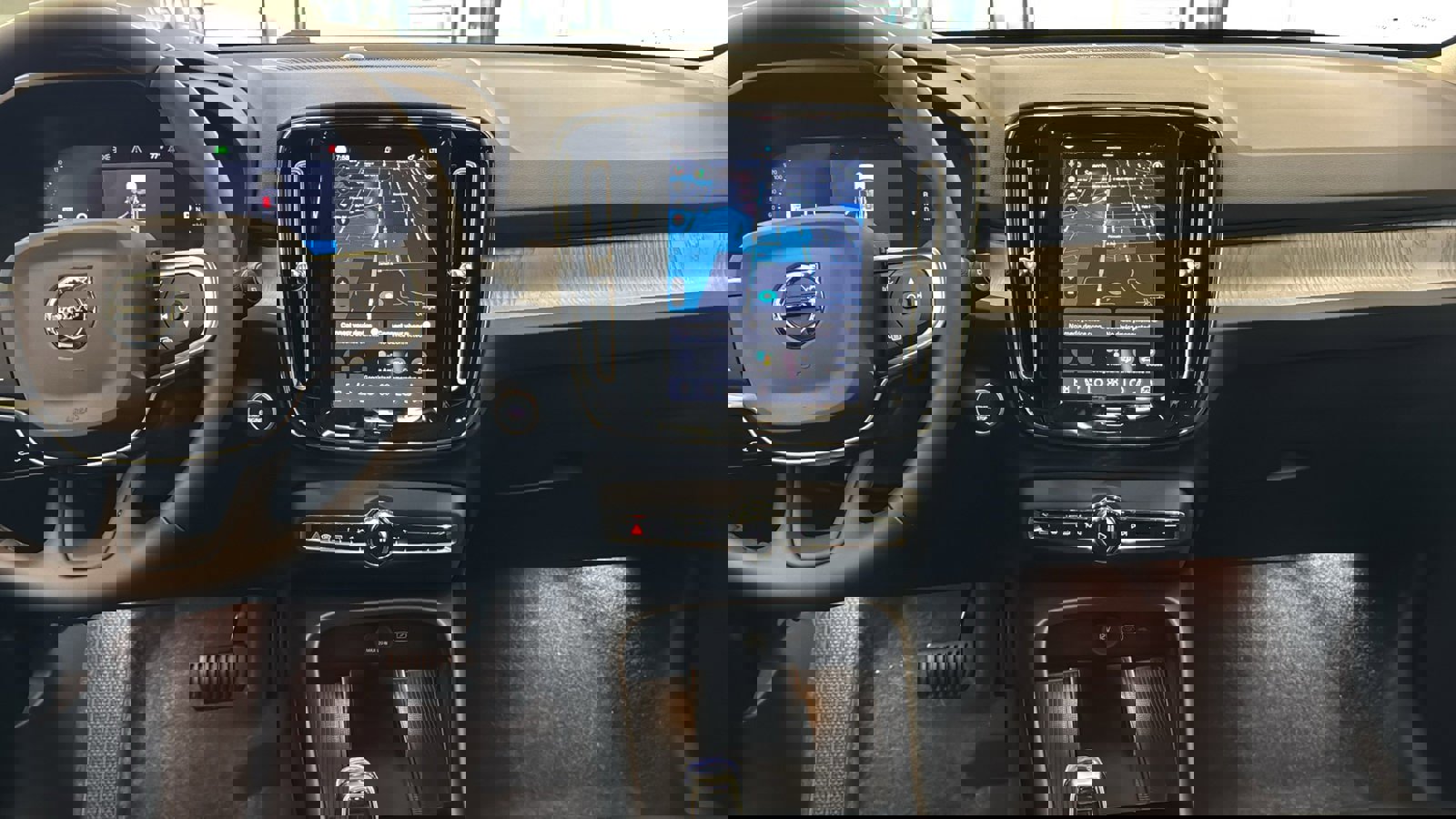 Used 2026 Volvo XC40 B5 Ultra w/ Protection Package Premier image 11