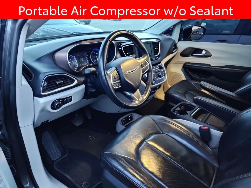 Used 2018 Chrysler Pacifica Touring-L image 7