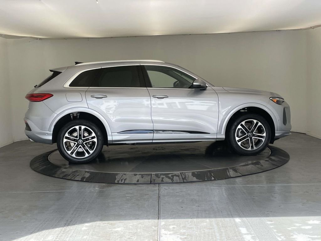 Certified 2025 Audi Q5 Premium w/ Convenience Package image 8