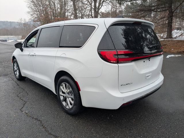 New 2026 Chrysler Pacifica Select AWD/4WD image 8