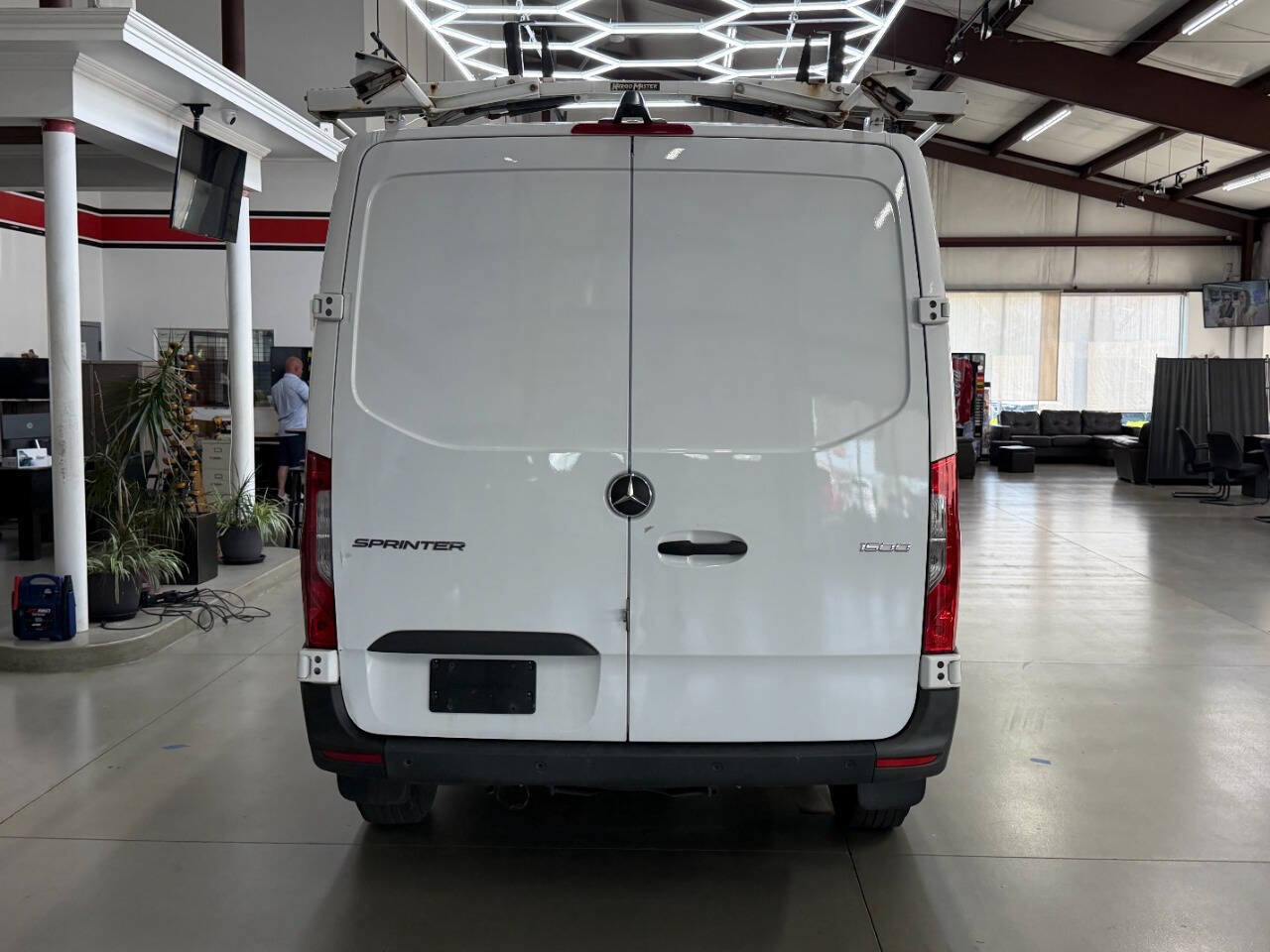 Used 2020 Mercedes-Benz Sprinter 1500 image 3