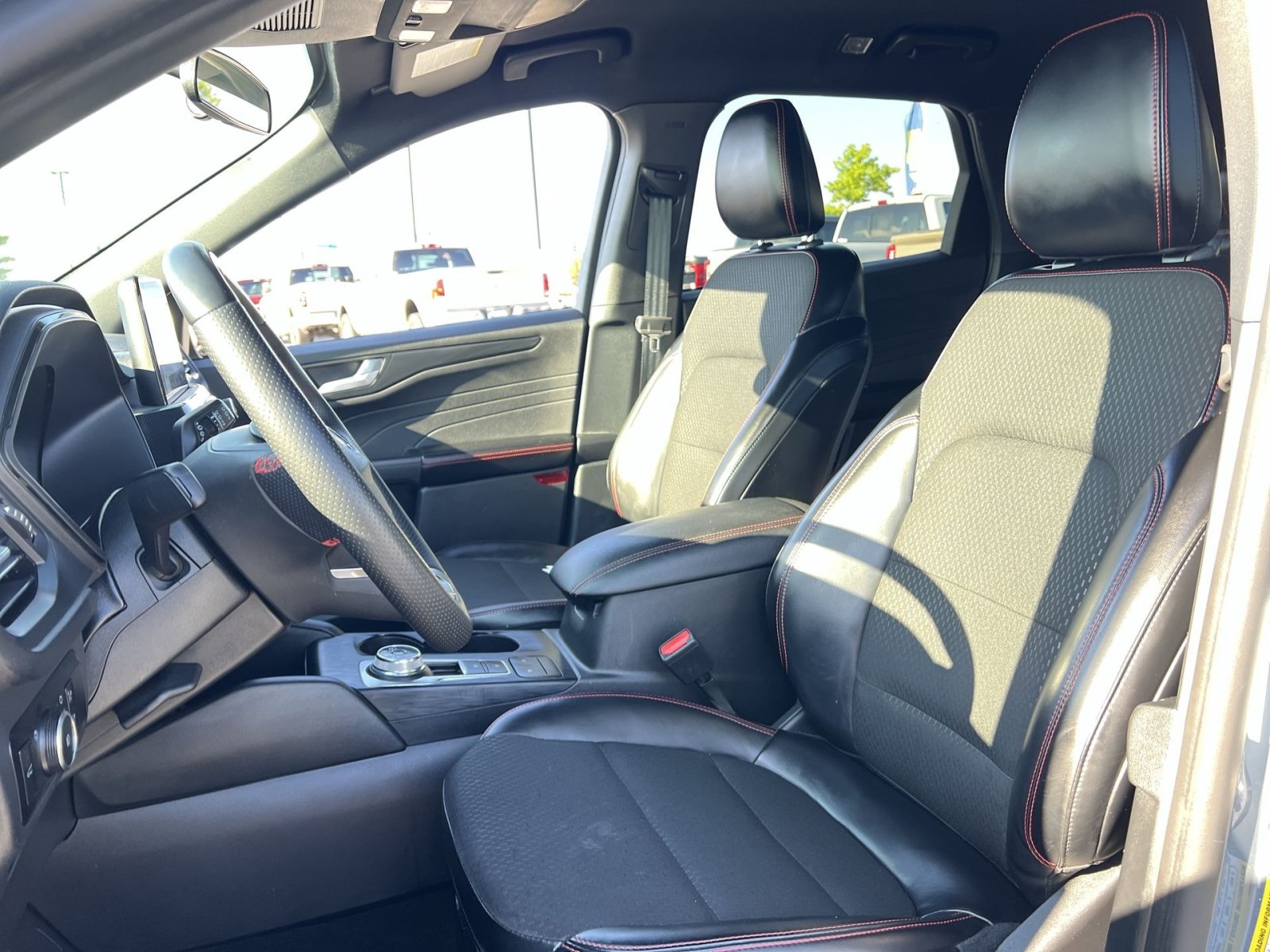 Used 2025 Ford Escape ST-Line Select AWD/4WD image 13