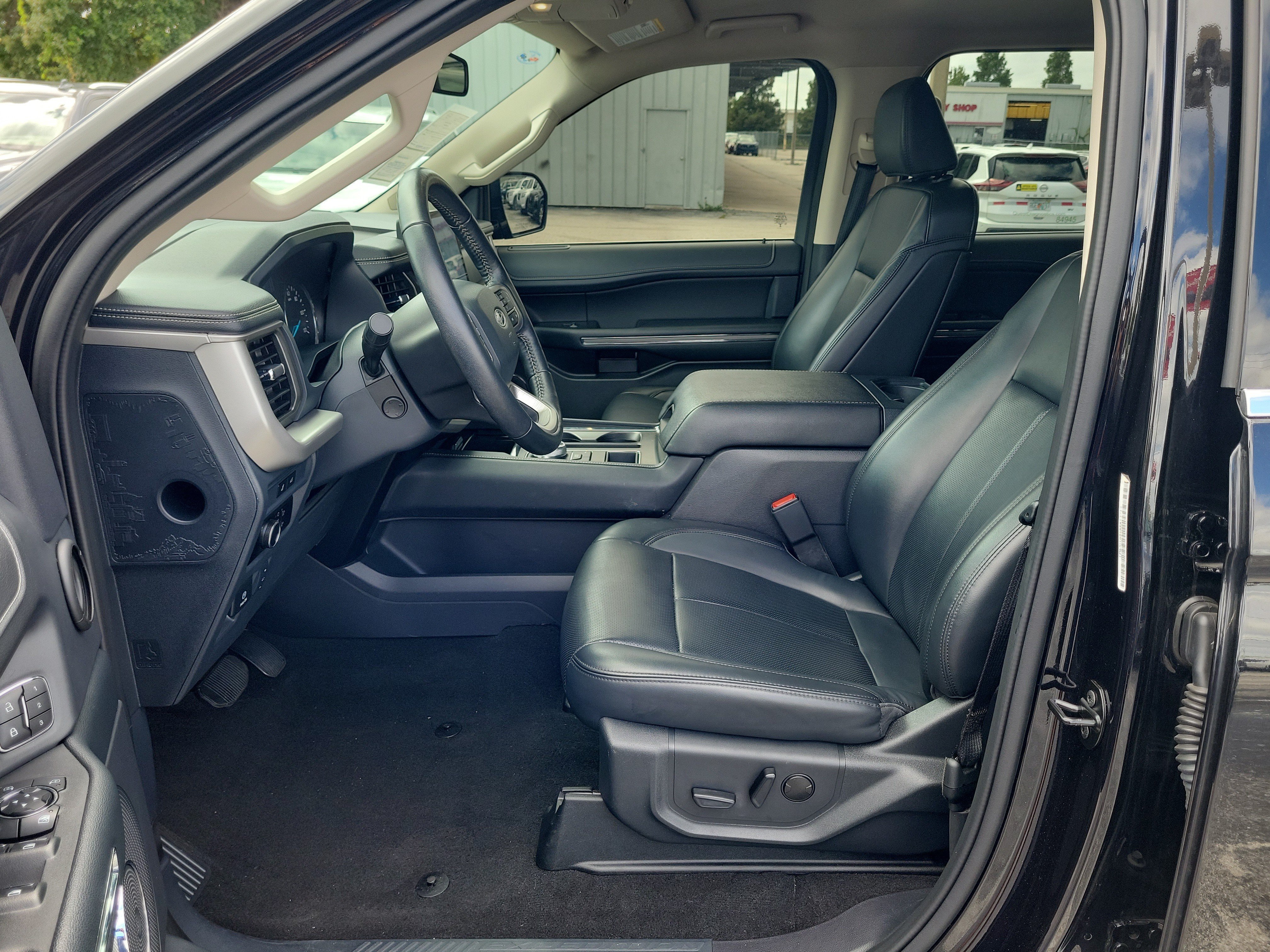 Used 2024 Ford Expedition XLT RWD image 14