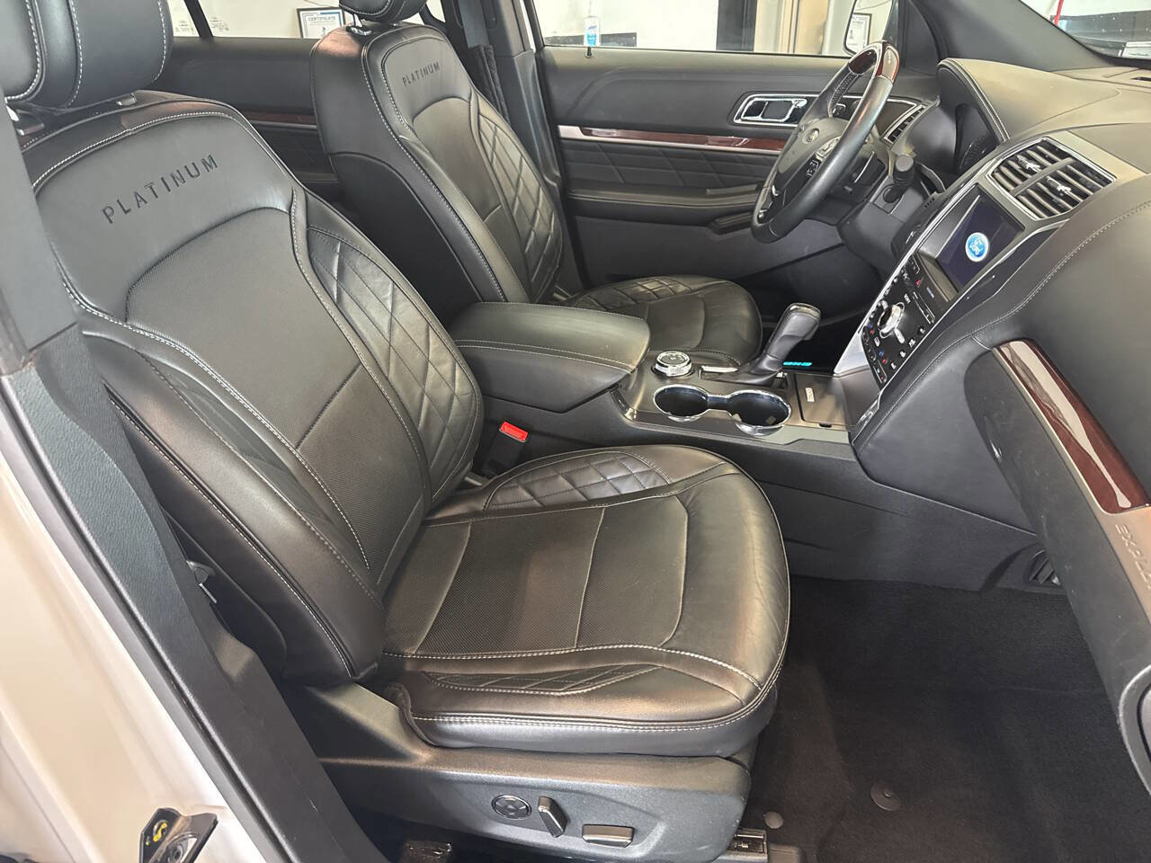 Used 2018 Ford Explorer Platinum AWD/4WD image 46