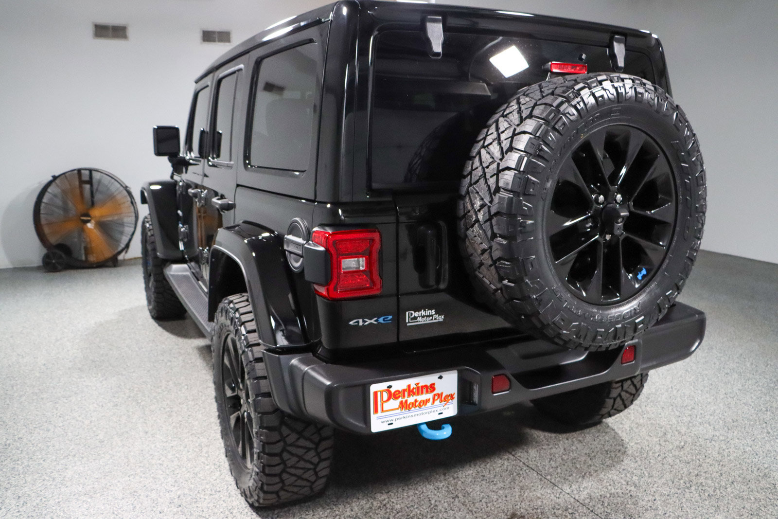 Used 2023 Jeep Wrangler Unlimited Sahara w/ Cold Weather Group AWD/4WD image 10