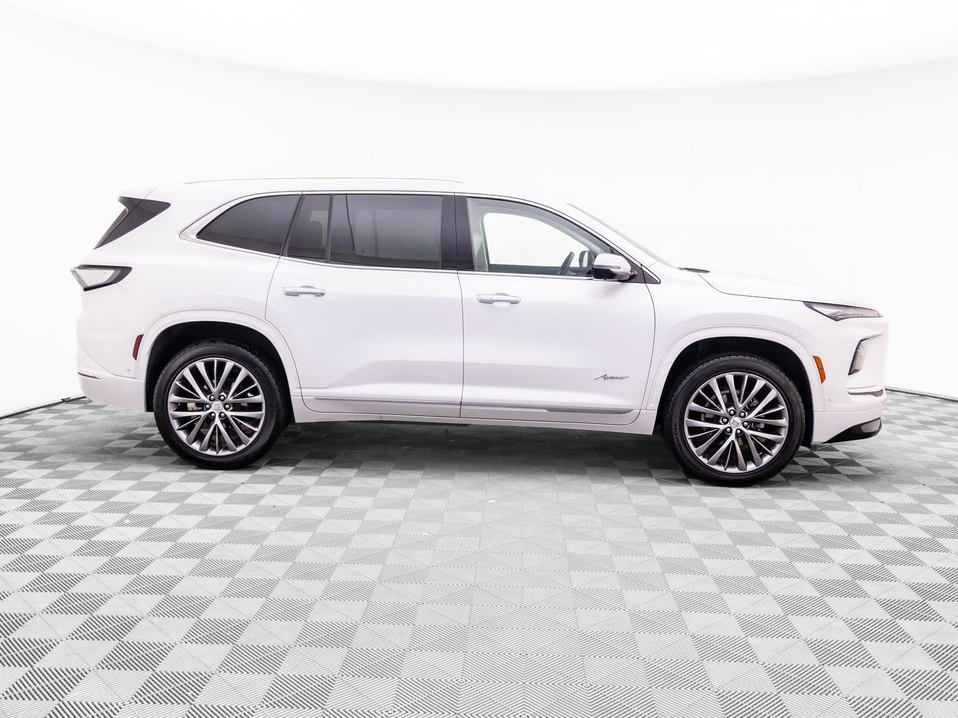 Used 2025 Buick Enclave Avenir w/ Super Cruise Package AWD/4WD image 6