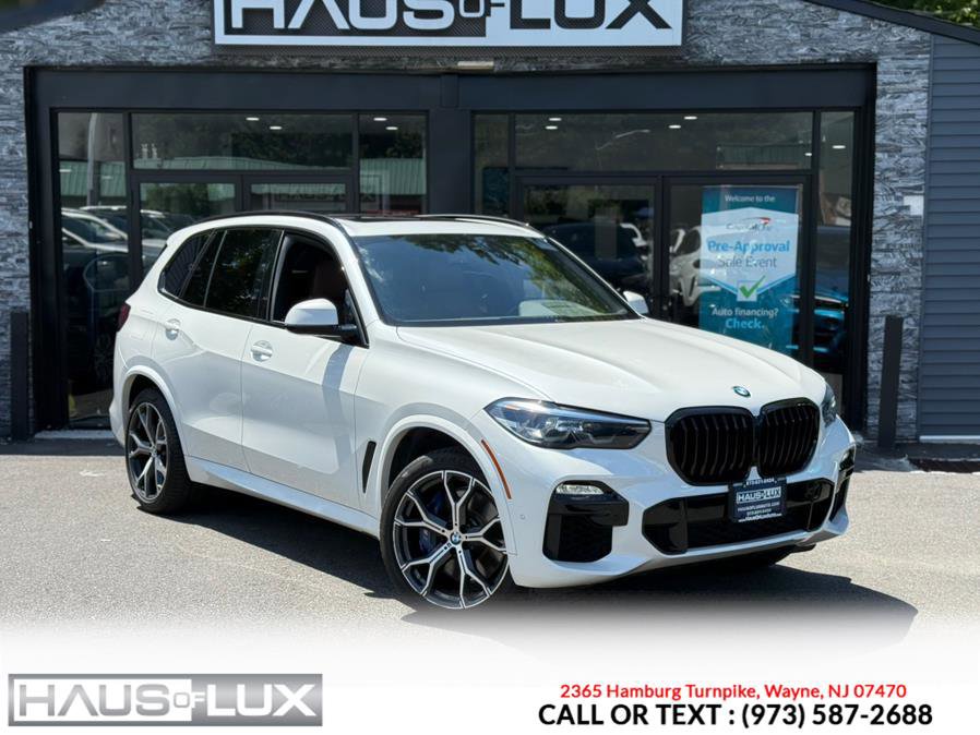 Used 2021 BMW X5 M50i image 2