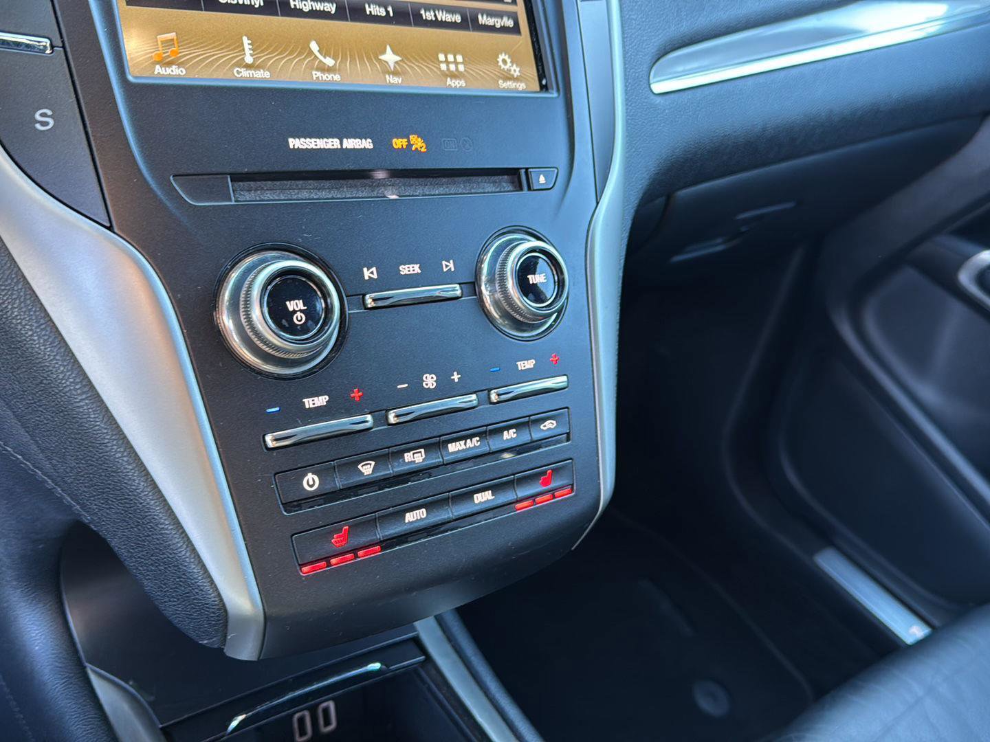 Used 2017 Lincoln MKC Select w/ Select Plus Package image 22