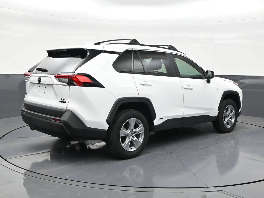 Used 2022 Toyota RAV4 LE AWD/4WD image 5