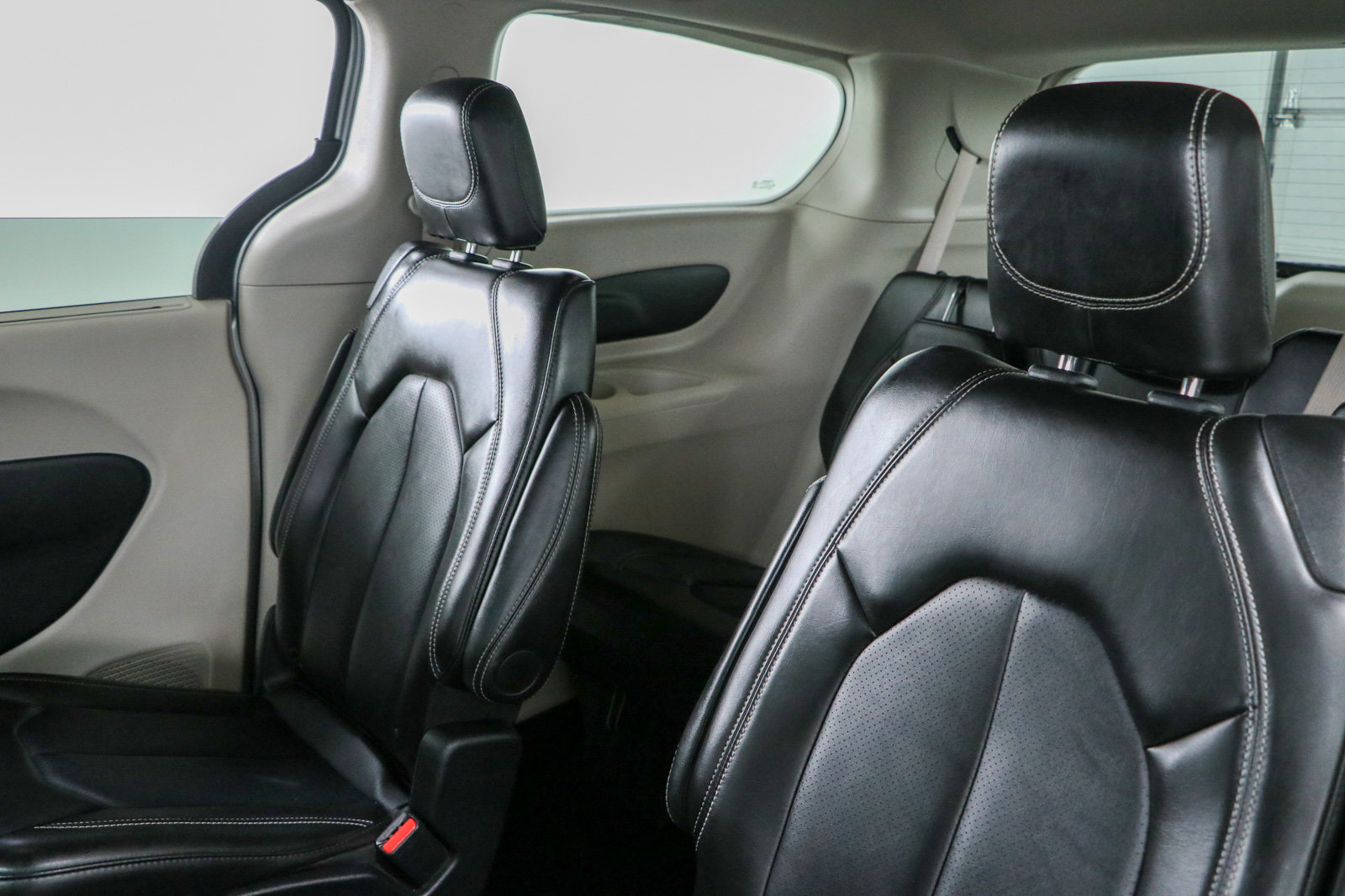 Used 2024 Chrysler Pacifica Touring-L FWD image 24