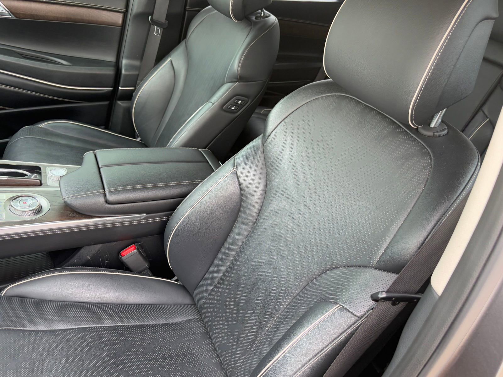 Used 2023 Genesis GV80 2.5T w/ Prestige 20" Package image 42