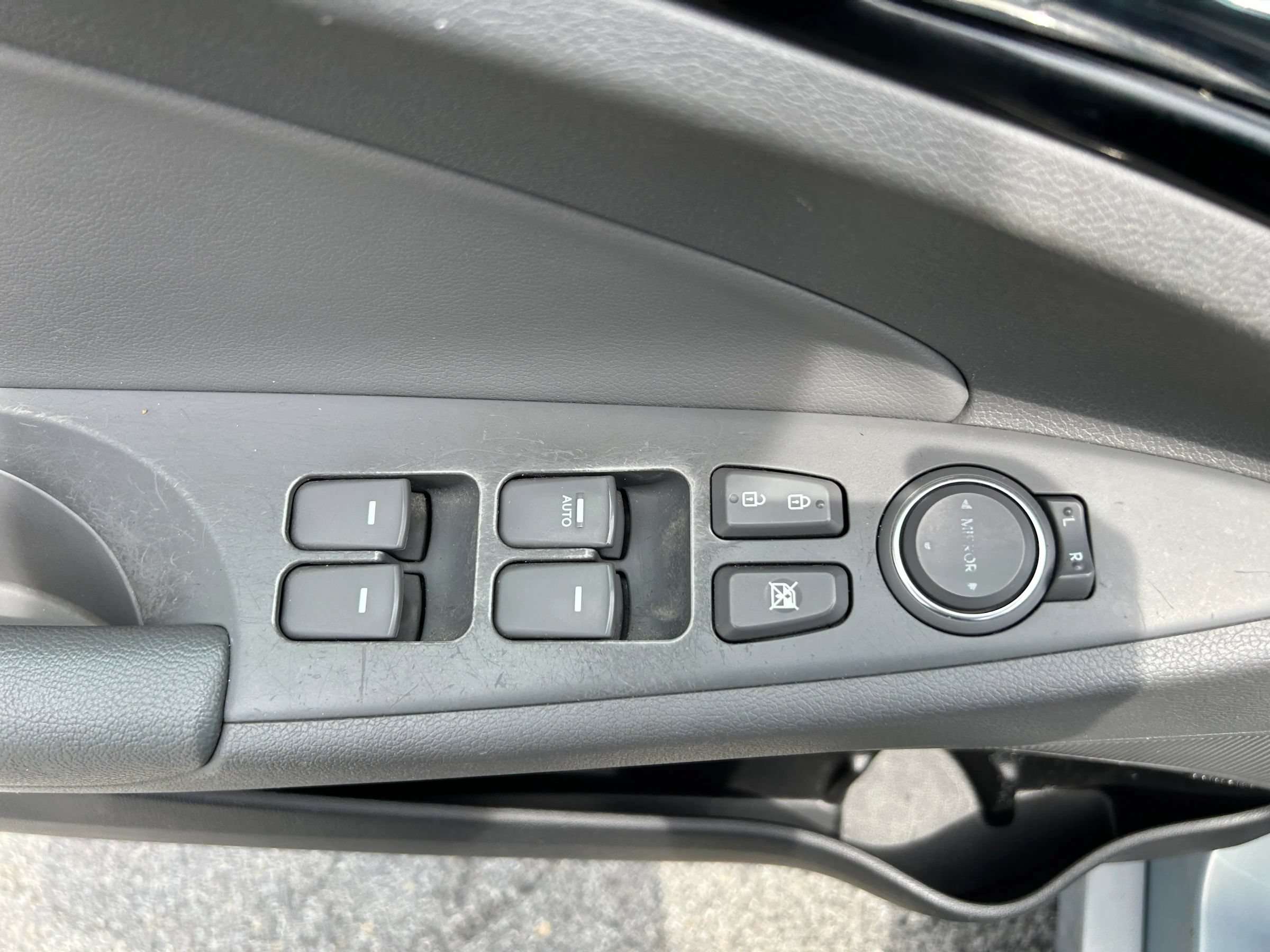 Used 2013 Hyundai Sonata Limited w/ Premium Pkg FWD image 23