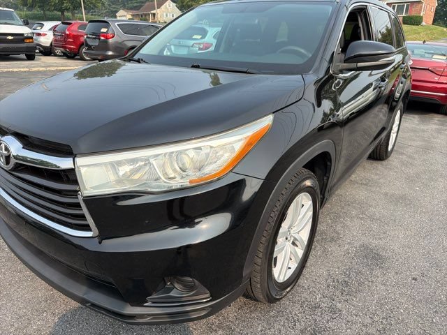 Used 2016 Toyota Highlander LE FWD image 4