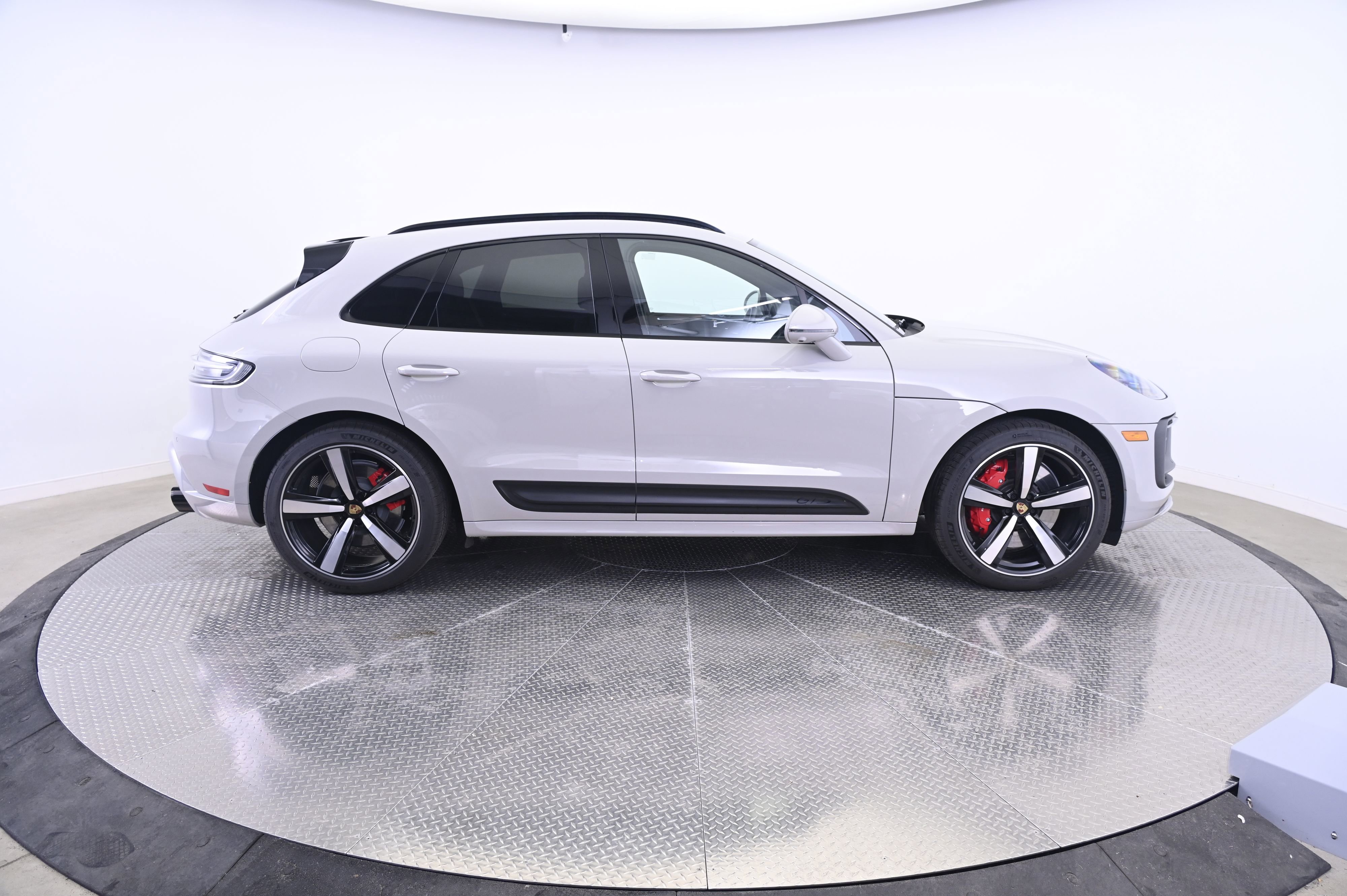Certified 2023 Porsche Macan GTS AWD/4WD image 8
