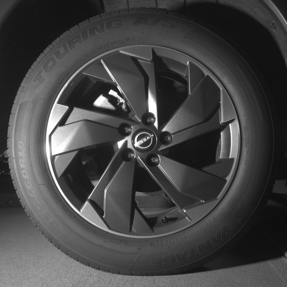 Used 2025 Nissan Rogue SV AWD/4WD image 15