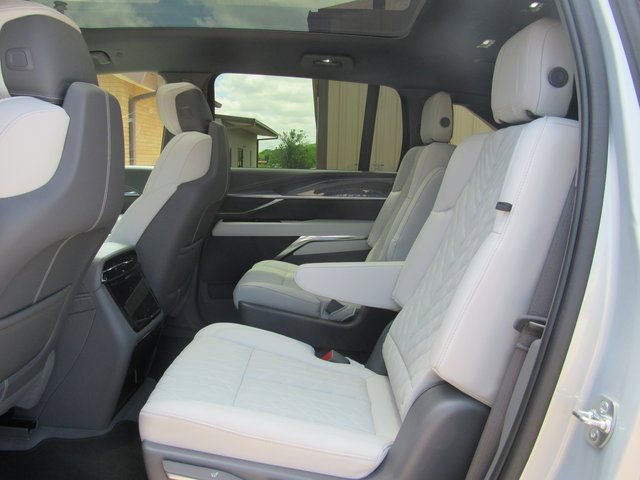 New 2025 Cadillac Escalade IQ Sport 1 w/ LPO, ONYX Package AWD/4WD image 18