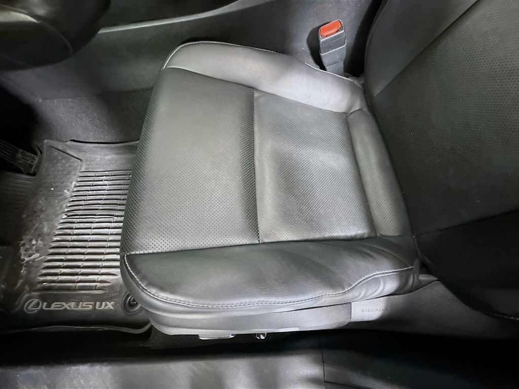 Used 2020 Lexus UX 200 w/ Premium Package FWD image 18