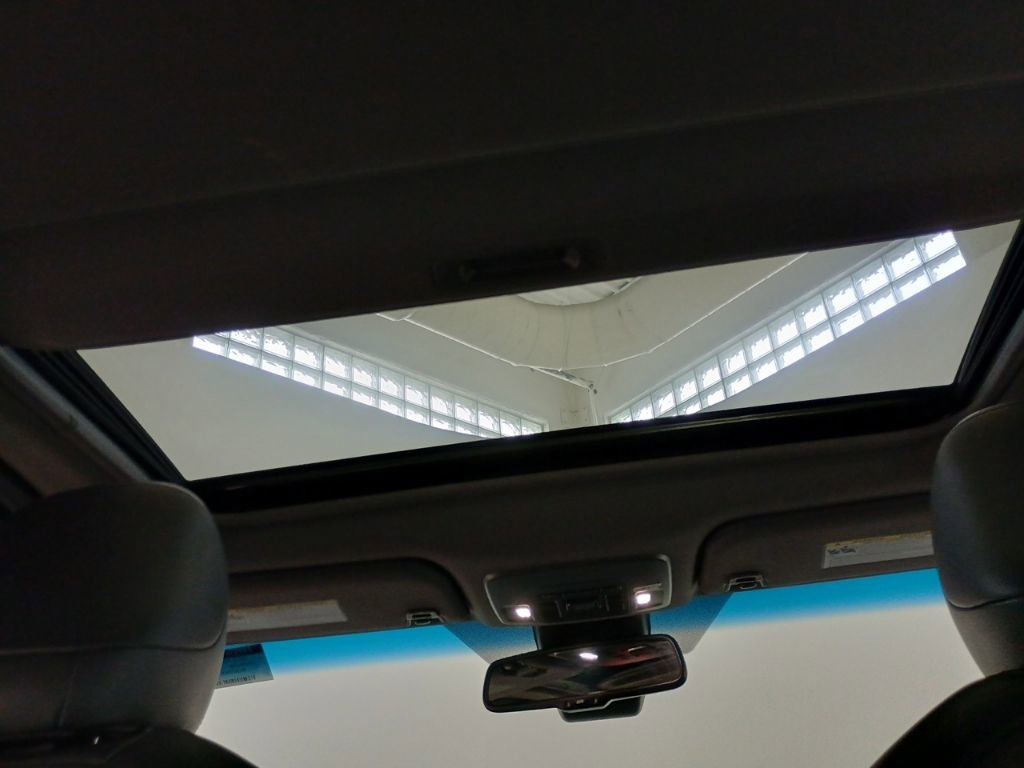 Used 2019 Toyota Avalon XLE w/ Moonroof Package image 27