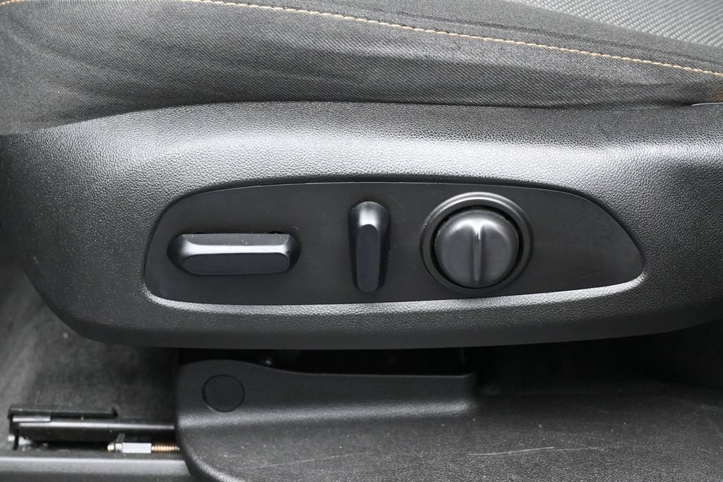 Used 2019 Chevrolet Traverse LT FWD image 12