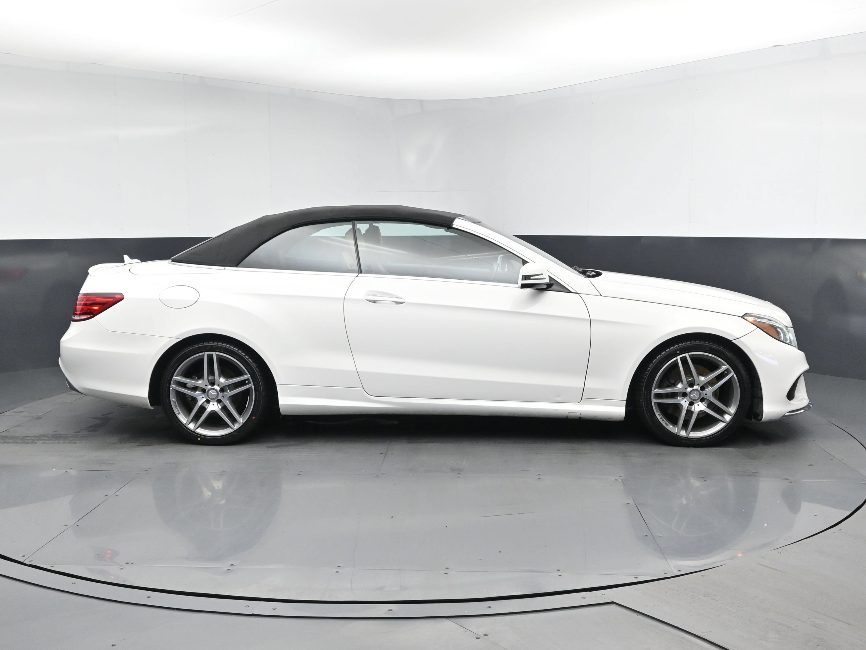 Used 2017 Mercedes-Benz E 400 Cabriolet w/ Premium 2 Package image 4