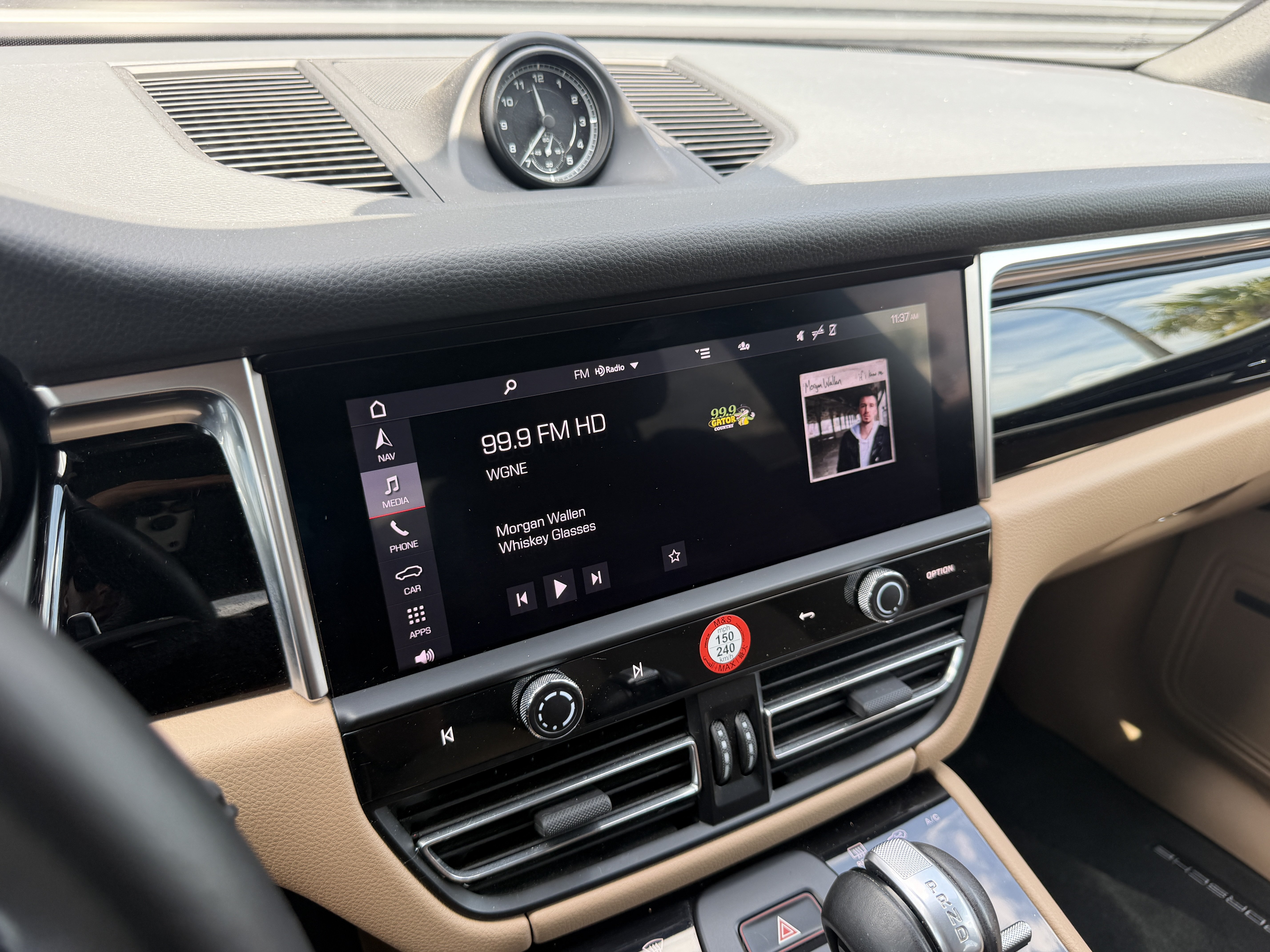 Certified 2024 Porsche Macan AWD/4WD image 32